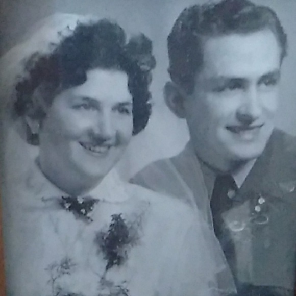 🌹 VANILLA & GOLD ROSES TABLECLOTH 68 X 50 - Picture 14 of 16